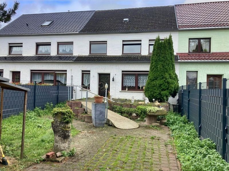 Solides Einfamilienhaus mit Terrasse, Balkon und Garten – ideal für die kleine Familie !
